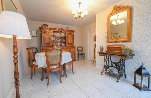 Lusigny-sur-Barse House | Le 10 de coeur