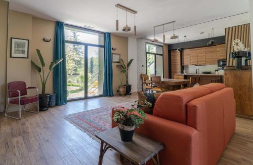 Saint-Clair-de-la-Tour House | Le 10, Reflets dans l'Eau