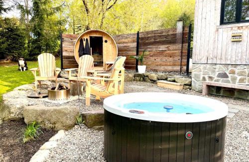 Lac-Brome Ski Chalet | Le 10 - Spa Sauna Shower Bromont Lac-Brome