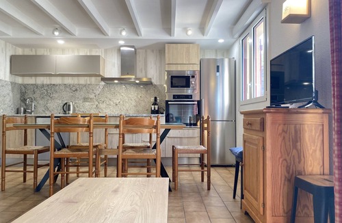 Cauterets Ski Chalet | Le 102. Chalet 3 chambres. Terrasse. Parking. wifi