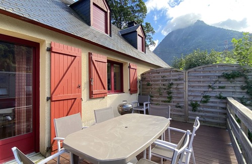 Cauterets Ski Chalet | Le 102. Chalet 3 chambres. Terrasse. Parking. wifi