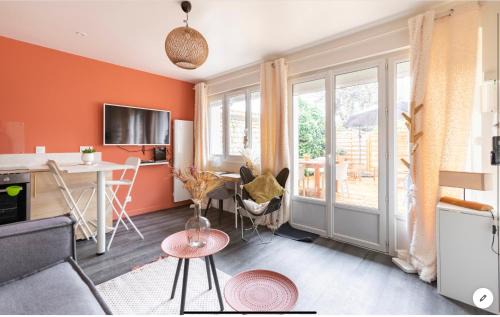 Gare-Jouvenet Apartment | Le 102, Maison avec Terrasse et parking Gare de ROUEN