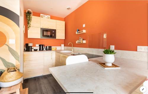 Gare-Jouvenet Apartment | Le 102, Maison avec Terrasse et parking Gare de ROUEN