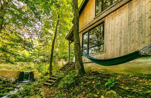 Lac-Brome Ski Chalet | Le 14 Chalets Howard - Spa-Shower-Hammock-Bromont