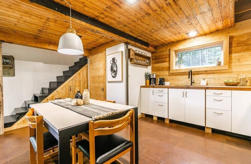 Lac-Brome Ski Chalet | Le 14 : Spa, Shower, Hammock, Bike, Hike, Bromont