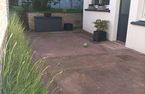 Friville-Escarbotin Apartment | " LE 16 BAIE DE SOMME, STUDIO D HOTE"nTERRASSE ET JARDIN