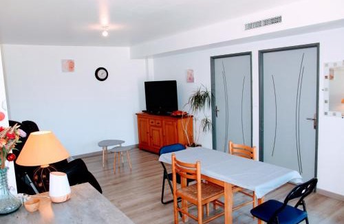 Vouneuil-sous-Biard Apartment | Le 16 BIS Appart Climatisé PMR