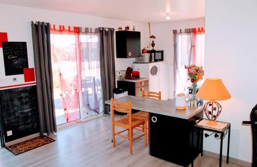 Vouneuil-sous-Biard Apartment | Le 16 BIS Appart Climatisé PMR