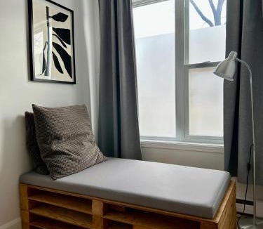 Vieux-Limoilou Apartment | Le 315B Limoilou "parking inclus"