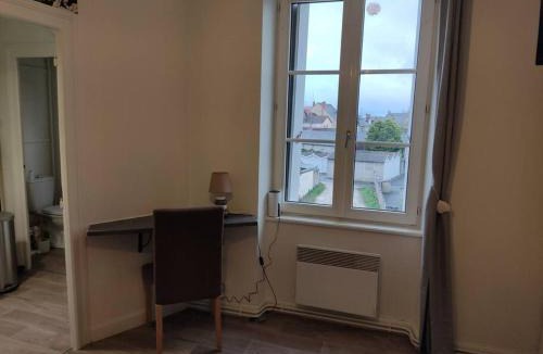 Chateauroux Apartment | Le 5, Wifi, Parking, Centre