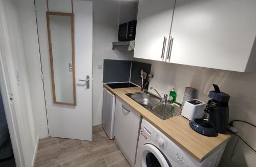 Chateauroux Apartment | Le 5, Wifi, Parking, Centre