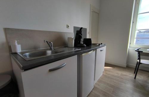 Chateauroux Apartment | Le 6, bedandberry private parking