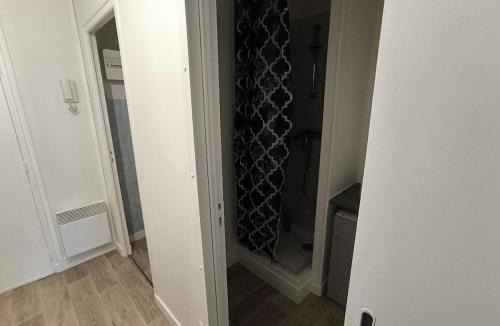 Chateauroux Apartment | LE 7, wifi, parking, centre