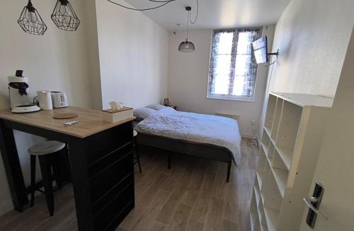 Chateauroux Apartment | LE 7, wifi, parking, centre