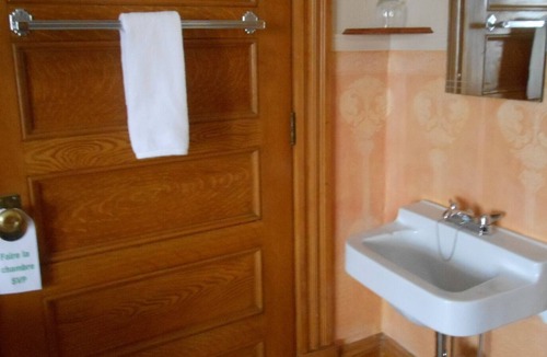 Saint-Malo House | Le 7e Ciel ancestral home with spa near Coaticook