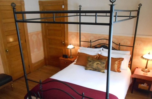 Saint-Malo House | Le 7e Ciel ancestral home with spa near Coaticook
