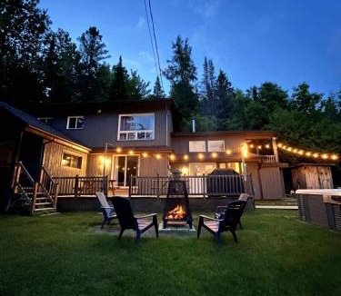 Sainte-Lucie-des-Laurentides House | Le Alesund, 5BR avec SPA, PLAGE et embarcations
