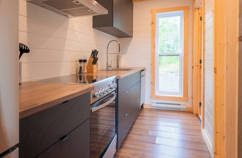 La Tuque Ski Chalet | Le bébé falaise - Waterfront!