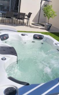 Bouguenais House | Le Béluga II Spa Nantes Bouguenais Aéroport