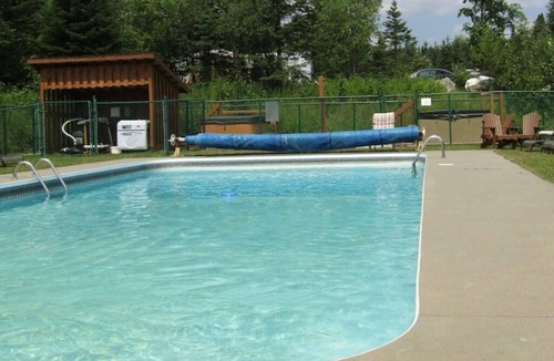 Saint-Luc-de-Bellechasse Cabin | Le Bûcheux SPA privé/Foyer 4 pers