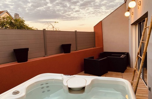Baccarat House | Le B house with jacuzzi