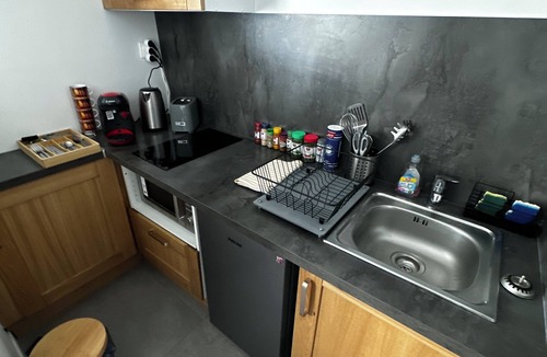 Dijon Apartment | Le Bacquin 21 town center 2 minutes away, train station 700 m away, secure private parking.