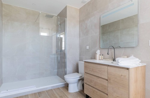 La Roquebrussanne Bed & Breakfast | Le Baguier