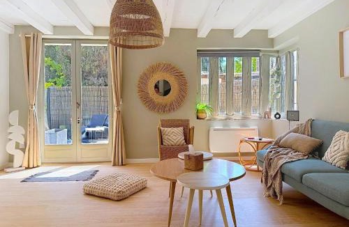 Dourdan House | Le Balcon des Rois