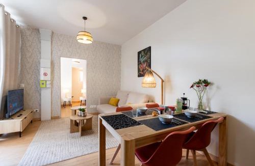 Lourdes Apartment | Le Balcon Fleuri - 9 min sanctuaires - Rénové & équipé - Calme sur Cour - 4 couchages