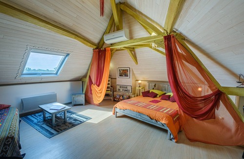 La Chapelle-sur-Loire Bed & Breakfast | Le Balcon De Loire - Curry Room: Escape and Serenity by the Loire