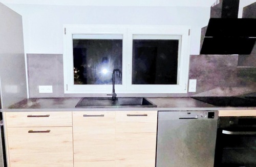 Le Barcares Apartment | Le Barcarès : Carlit, 6-person air-conditioned gîte, air conditioning, parking, walking distance to beach
