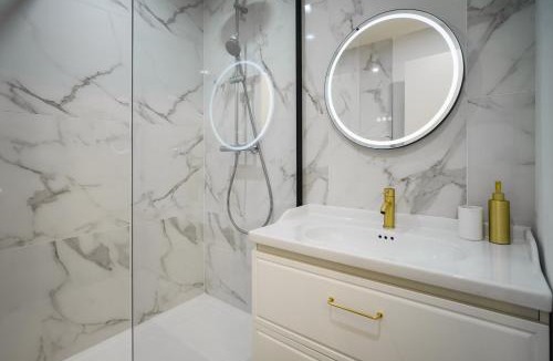 Castres Apartment | Le Baroque - Grand T2 Confort, Lit Queen Size