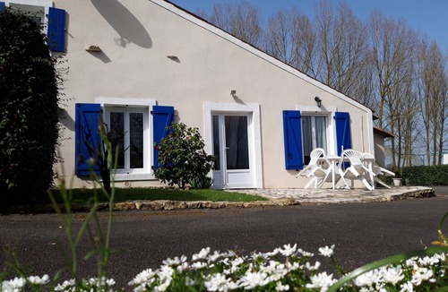 Vix Apartment | "Le Bas des Vignes" country gîte and B&B