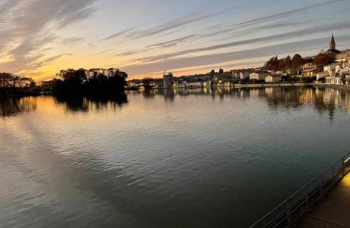 Castelnaudary Apartment | Le bassin - Vue canal du midi avec climatisation et garage