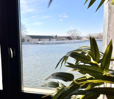 Castelnaudary Apartment | Le bassin - Vue canal du midi avec climatisation et garage