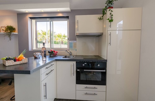 Giens Apartment | Le Bastidon, charming studio with sea view