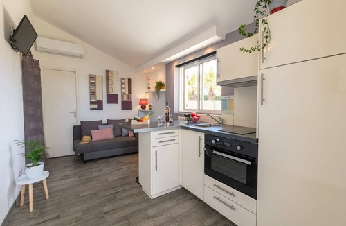 Giens Apartment | Le Bastidon, charming studio with sea view