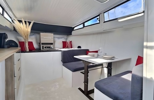 Valence Boat Rental | Le Bateau Bleu – Unique Night on the Water at Port de l’Épervière (Valence)