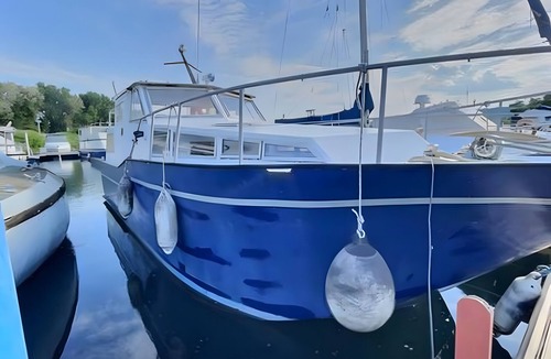 Valence Boat Rental | Le Bateau Bleu – Unique Night on the Water at Port de l’Épervière (Valence)