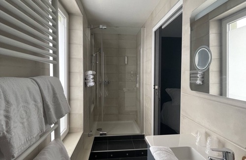 Luc-sur-Mer Hotel | Le Beau Rivage