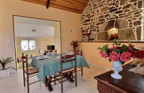 Plouguenast House | Le beau séjour