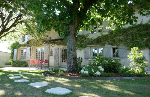 Saint-Jean-d'Ardieres Bed & Breakfast | LE BEL AIR DE SAINT JEAN