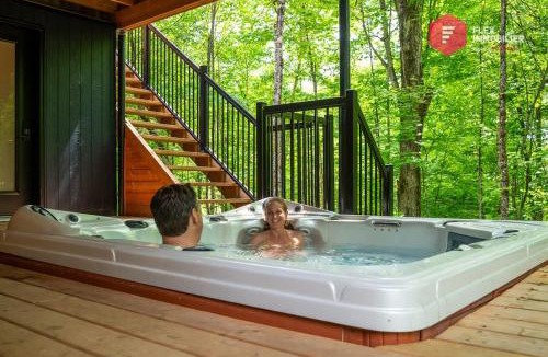 Pont-Rouge House | Le Bellevue - Chalet avec spa privé TV 65" Sonos à Pont Rouge - Resort près de Québec
