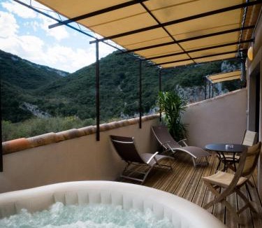 Vallon-Pont-d'Arc Hotel | Le Belvedere
