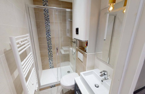Quartier des Eaux-Claires Apartment | Le bercail 🐣| 4 Bedrooms #DJ