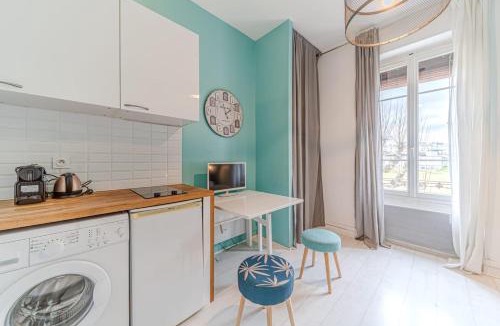 8th Arrondissement Apartment | Le Berliet - Cosy Studio Near Maison de la Danse