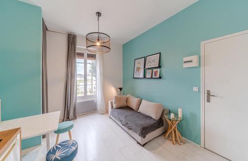 8th Arrondissement Apartment | Le Berliet - Cosy Studio Near Maison de la Danse