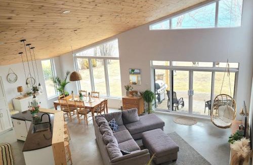 St. Felicien Ski Chalet | Le Betula - Nature Escape with Private Beach
