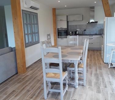 Saint-Gervais-en-Valliere House | Le bief chez Thérèse et Herve