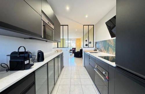 Orvault Apartment | Le Bignon - Wifi, TV, 4 personnes, 1 min à pied du tram